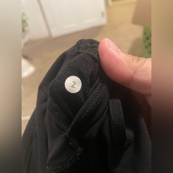 Lululemon hi rise cropped leggings size 2 - Picture 9 of 9